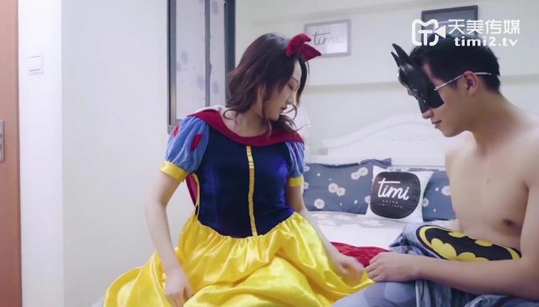 Phim sex nàng bạch tuyết đụ nhau với batman cực mạnh